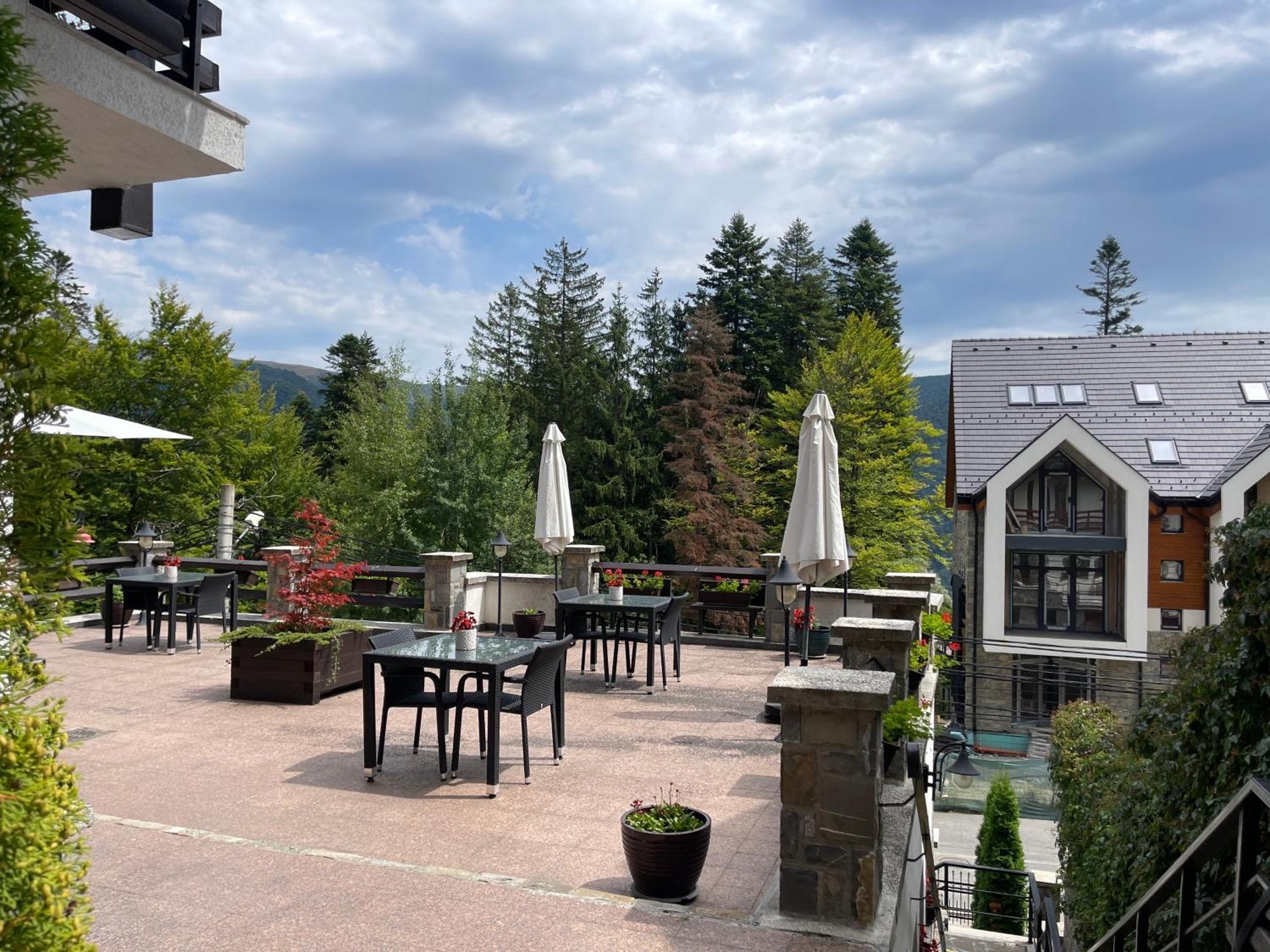 Vila Terase Hotell Sinaia Exteriör bild