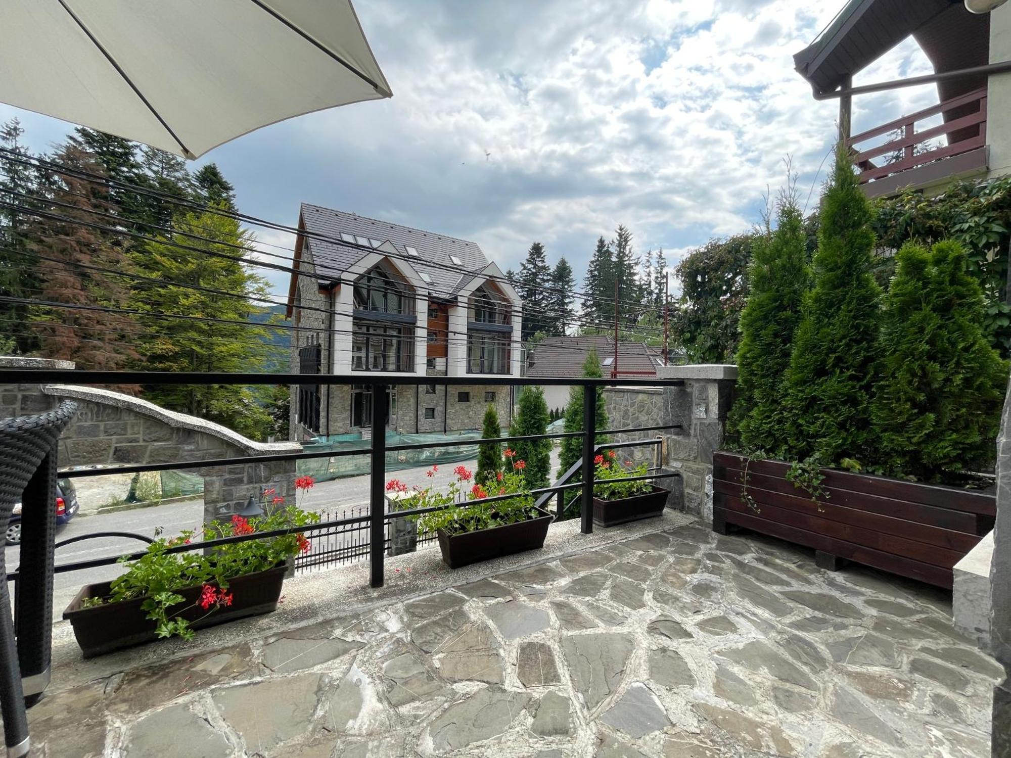 Vila Terase Hotell Sinaia Exteriör bild