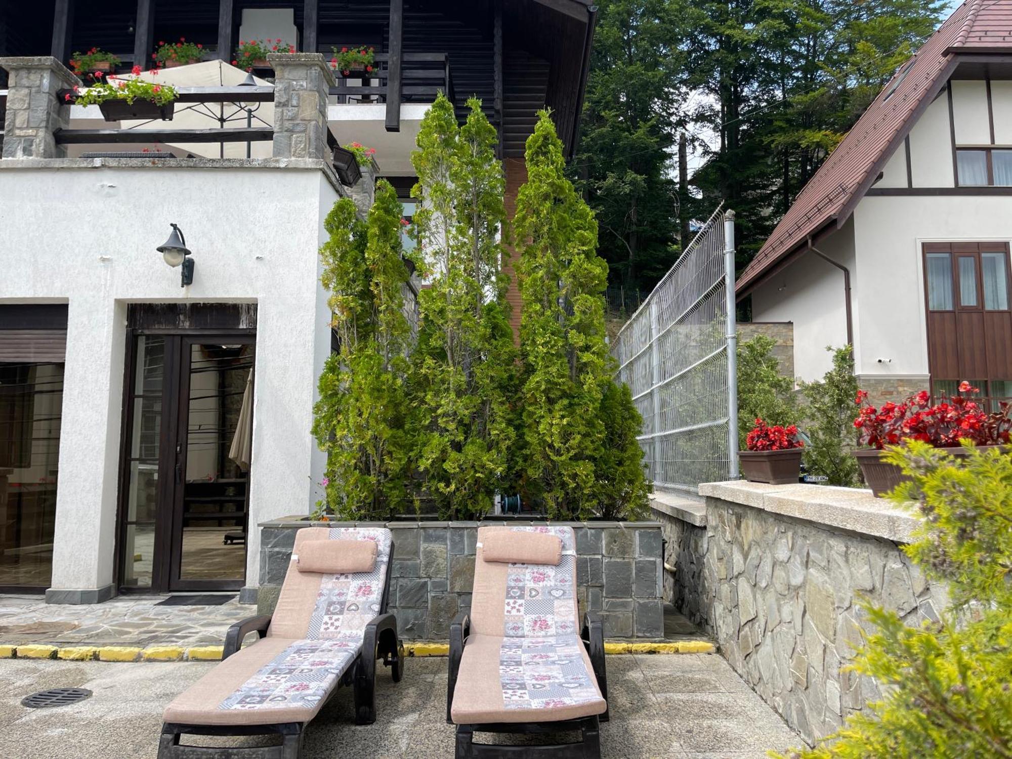 Vila Terase Hotell Sinaia Exteriör bild