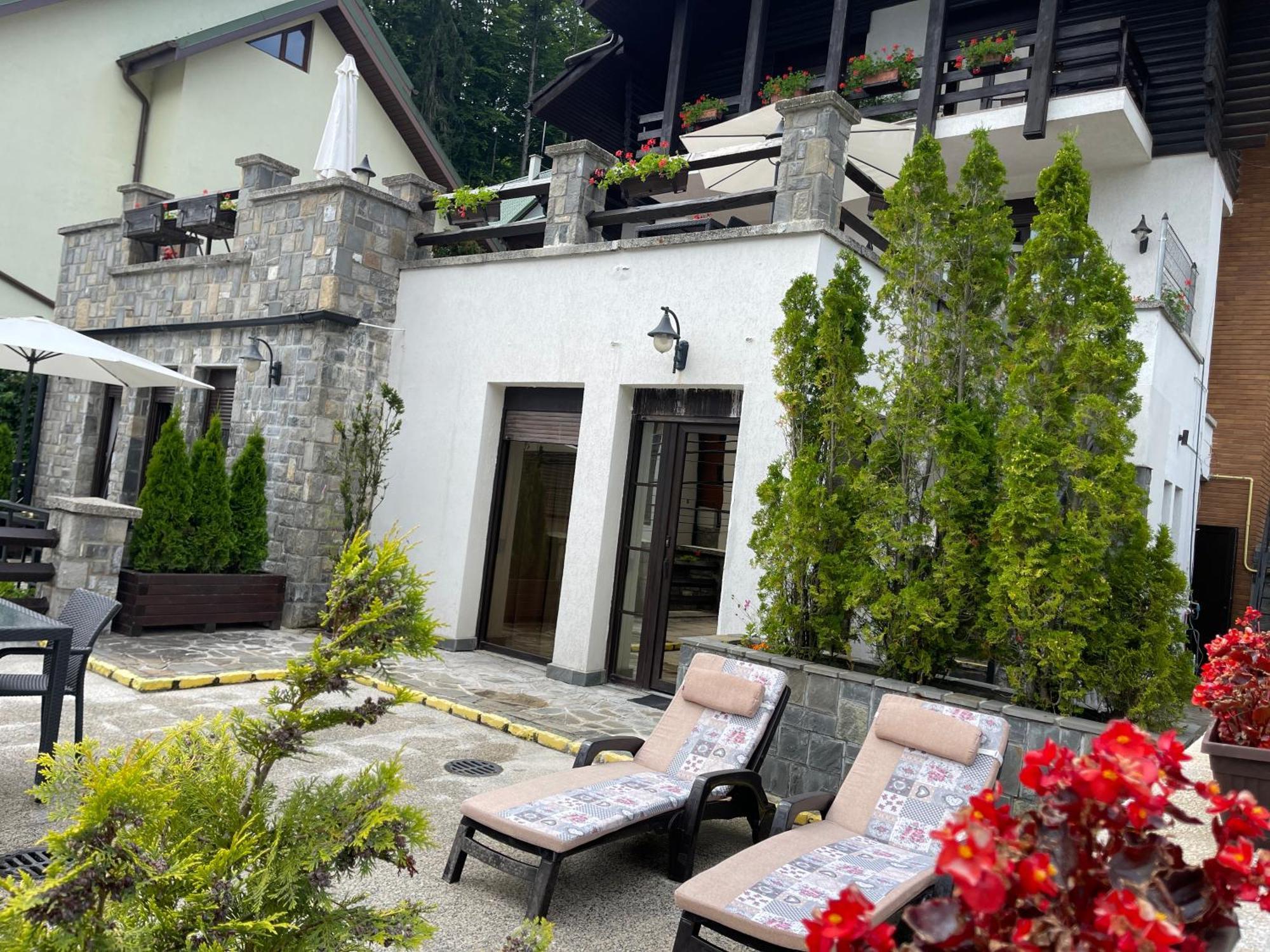 Vila Terase Hotell Sinaia Exteriör bild